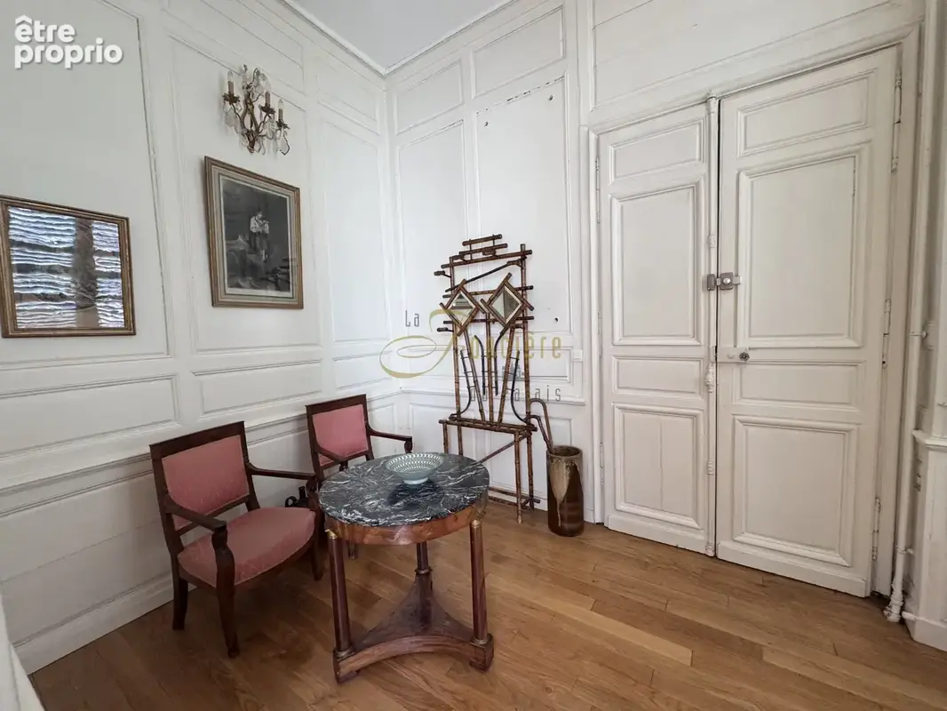 Exclusivité, au pied de la Cathédrale et préfecture - Rdc sur cour dans magnifique  hôtel particulier - photo 6
