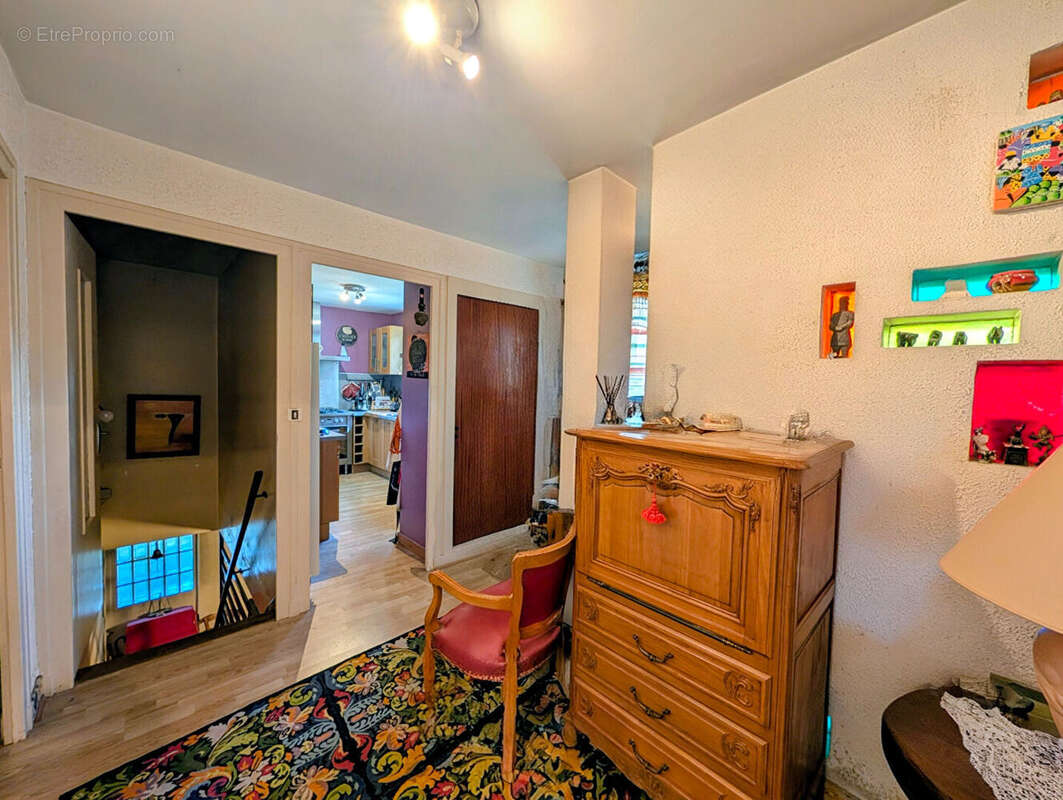 Maison à PUGNY-CHATENOD