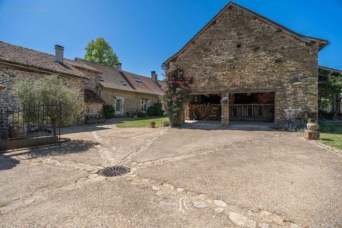 Maison à SAINT-SAUD-LACOUSSIERE