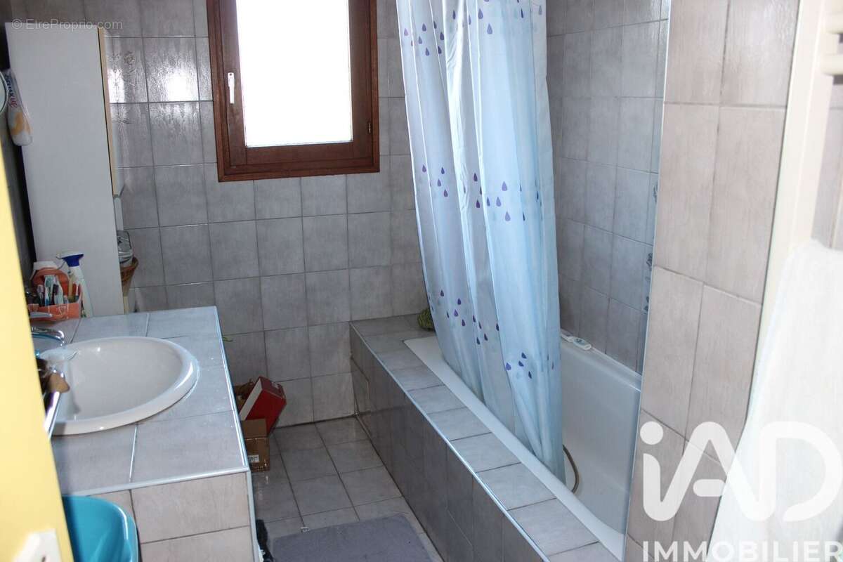 Photo 8 - Maison à PINS-JUSTARET