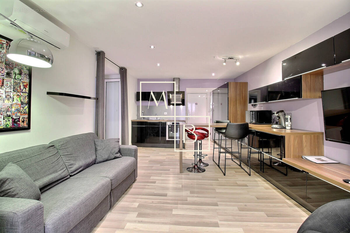 AGDE, Centre historique, appartement T2 meublé de 38 m2 avec terrasse/patio. - photo 3
