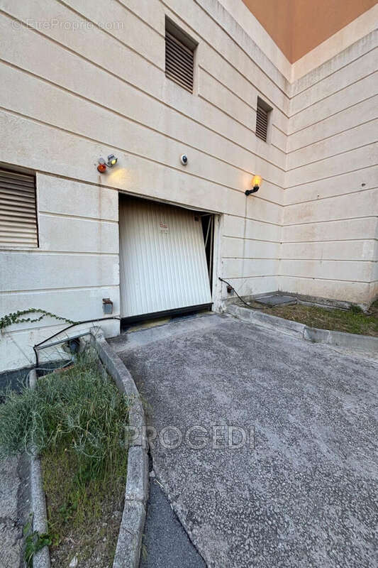 Parking à BEAUSOLEIL