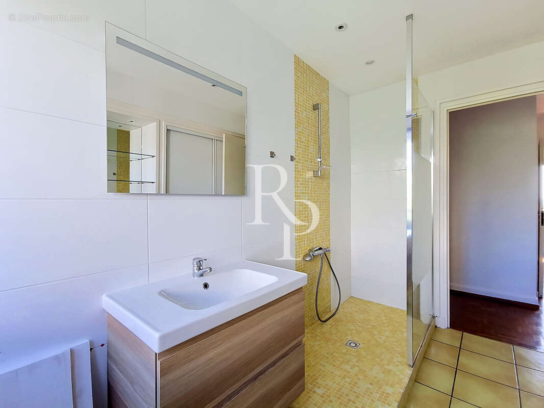 Appartement à LA MULATIERE