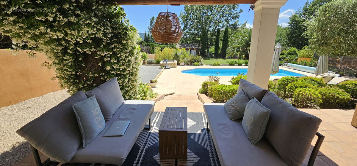 Double villa 200m2 sur un terrain de 5340m2 avec double garage 3 carports et piscine - photo 5