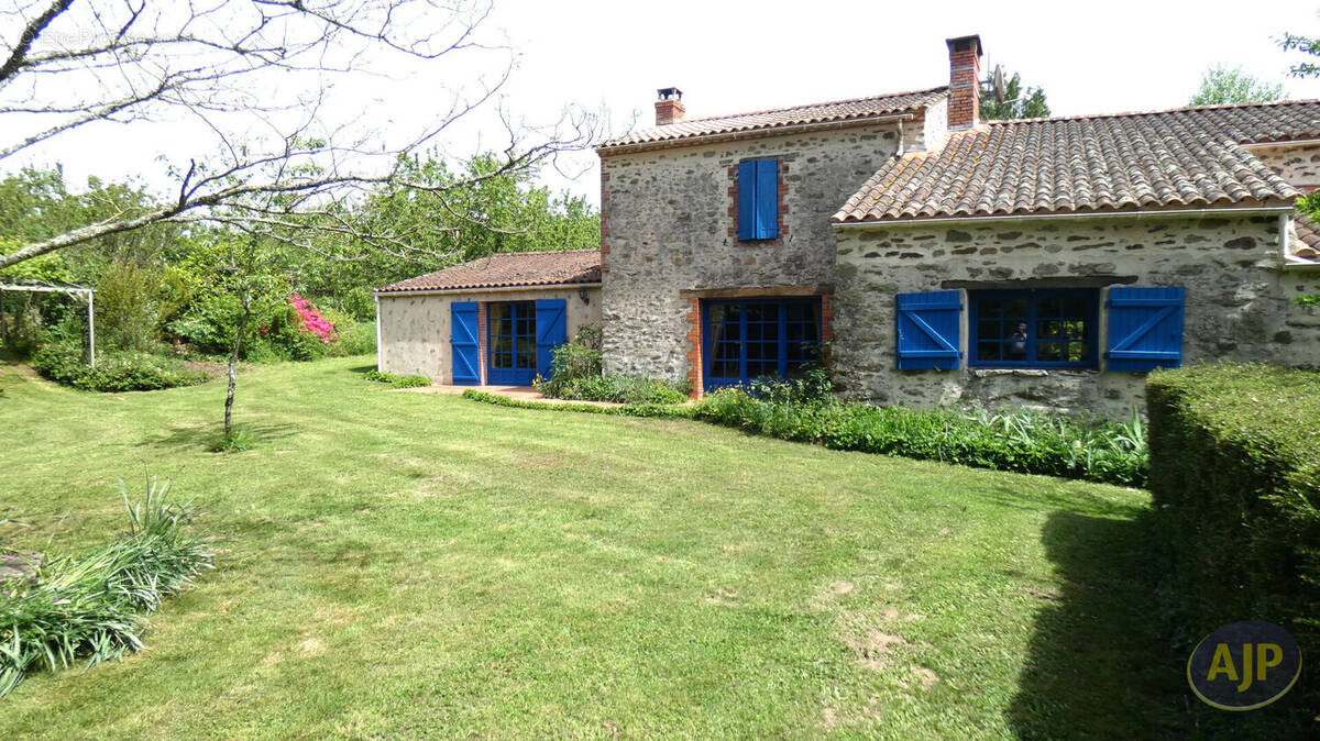 Maison à NESMY