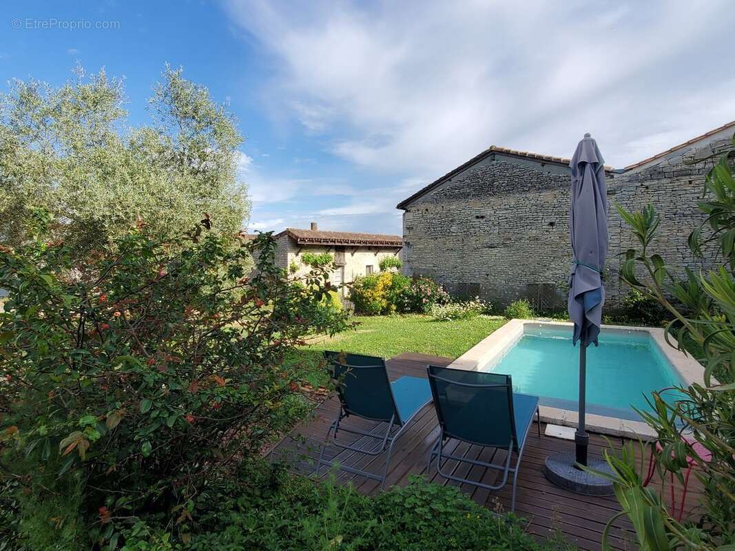 Maison à COULGENS