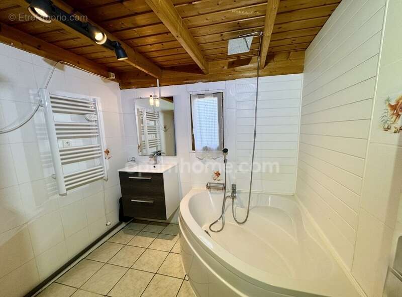 Maison à CREVECOEUR-EN-AUGE