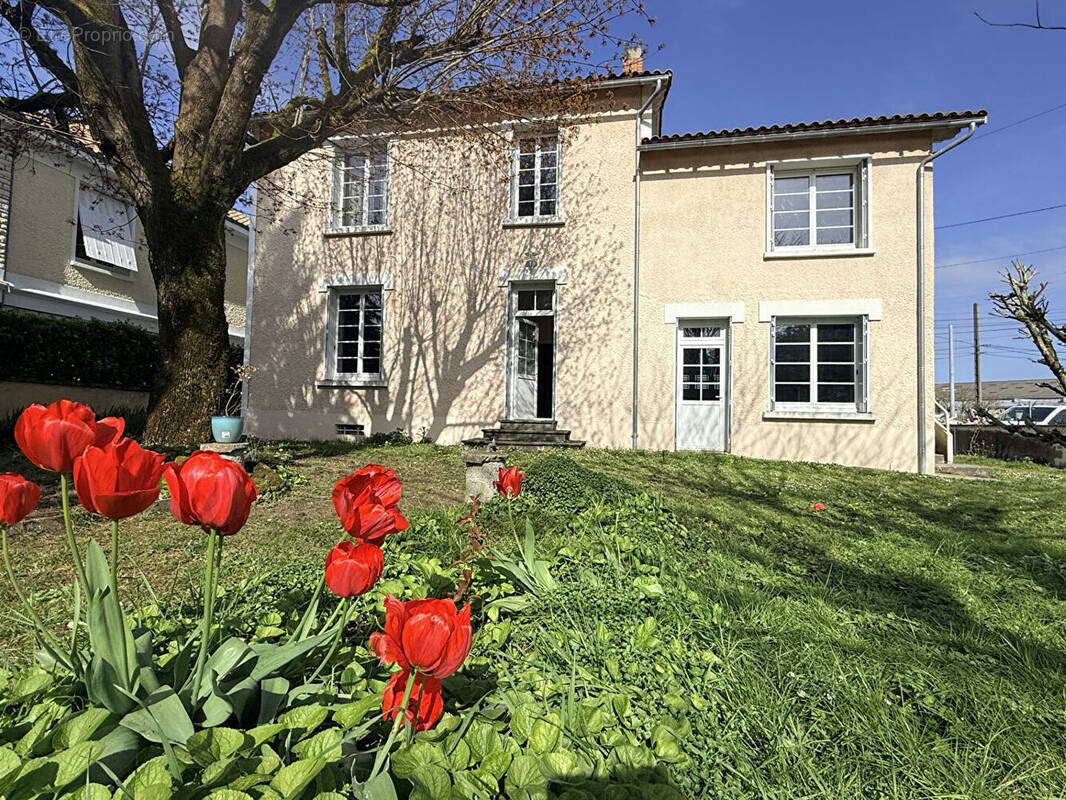 Maison à LA COURONNE