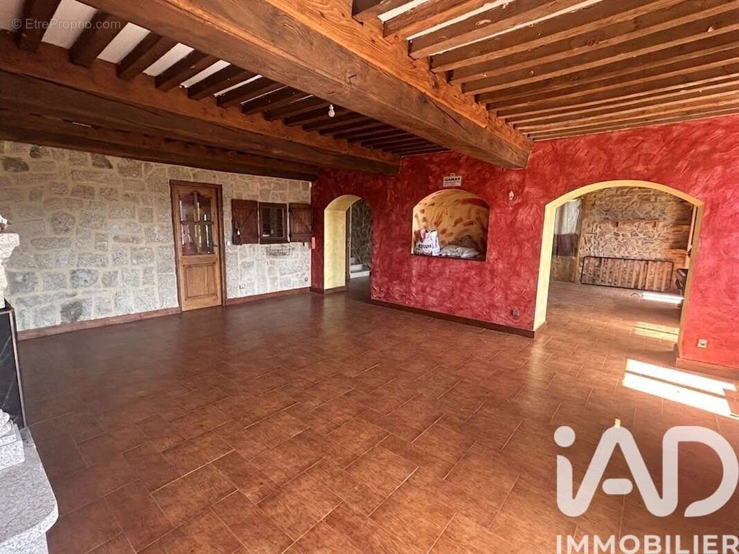 Maison 375 m² à La Celle-En-Morvan  - photo 7