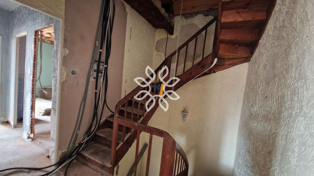 Immeuble de caractère au cœur de Saint-Georges-d'Aurac - photo 10
