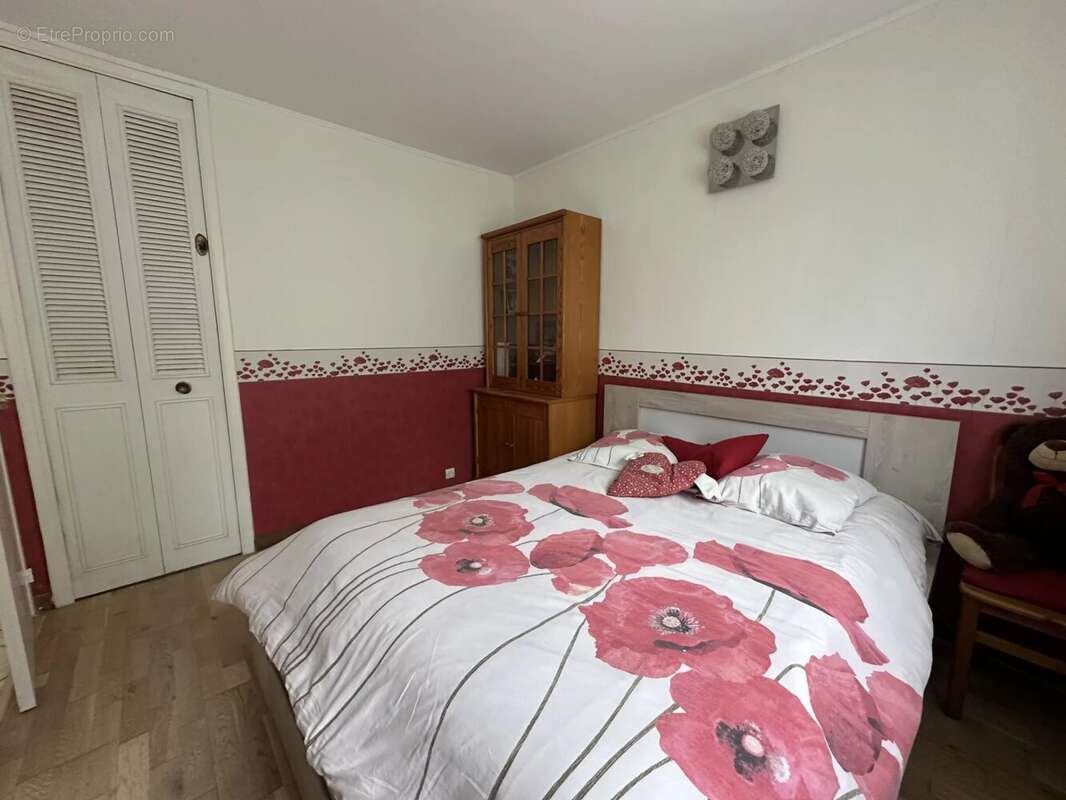 Maison à LE MESNIL-SAINT-DENIS