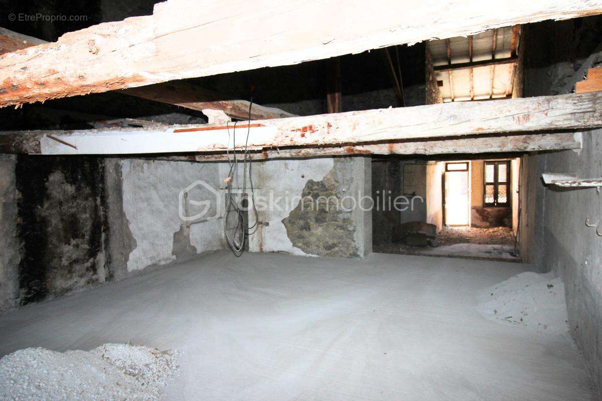 Maison de village à rénover intégralement – Projet réservé aux connaisseurs - photo 3