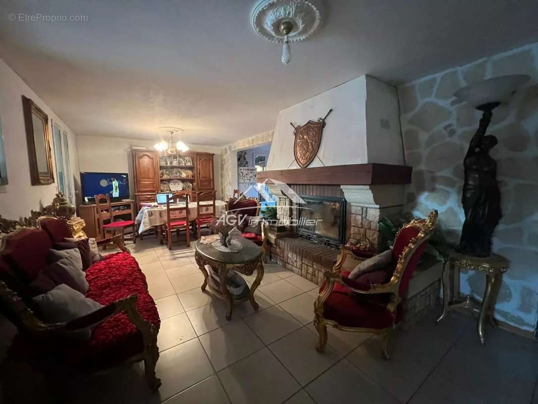 Maison à SAINT-JULIEN-DE-CASSAGNAS