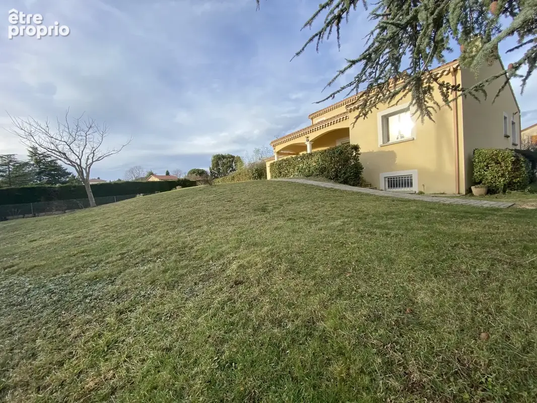 Annonay, maison familiale de 172m2 sur sous-sol complet - photo 2