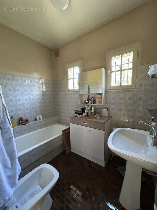Rare et exceptionnel : Maison 4 chambres avec piscine et grand terrain au cœur de Bram. - photo 11