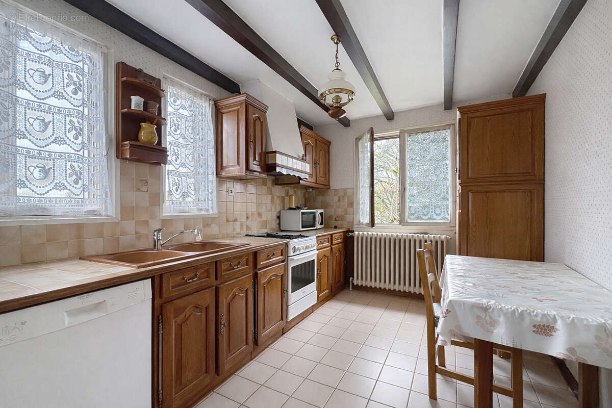 Maison à SAINT-GENIS-LAVAL