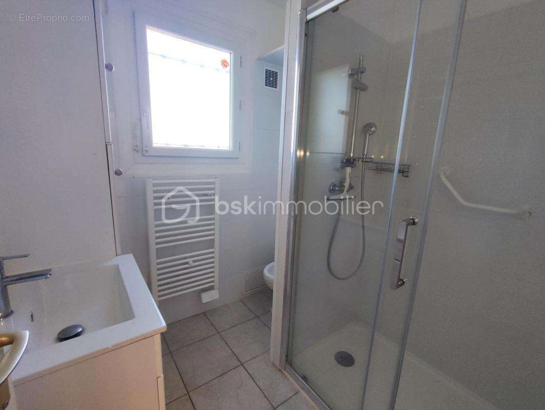 Balaruc les Bains, villa 2 chambres et une 3ème dans une annexe 88 m² environ proche commerces - photo 11