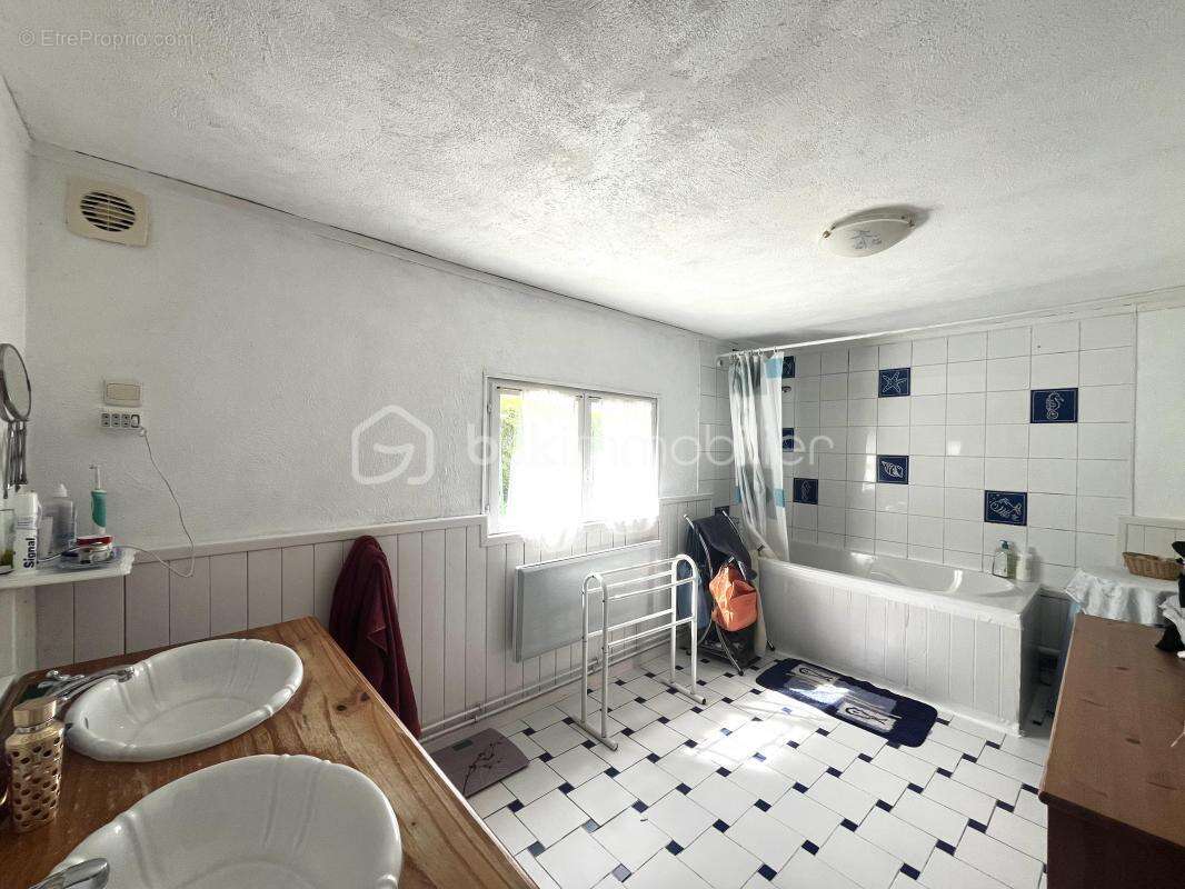 Maison à SAINT-PIERRE-DES-FLEURS