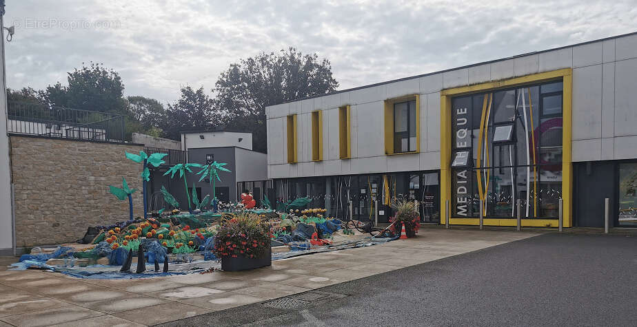 Terrain à SAINT-JEAN-BREVELAY