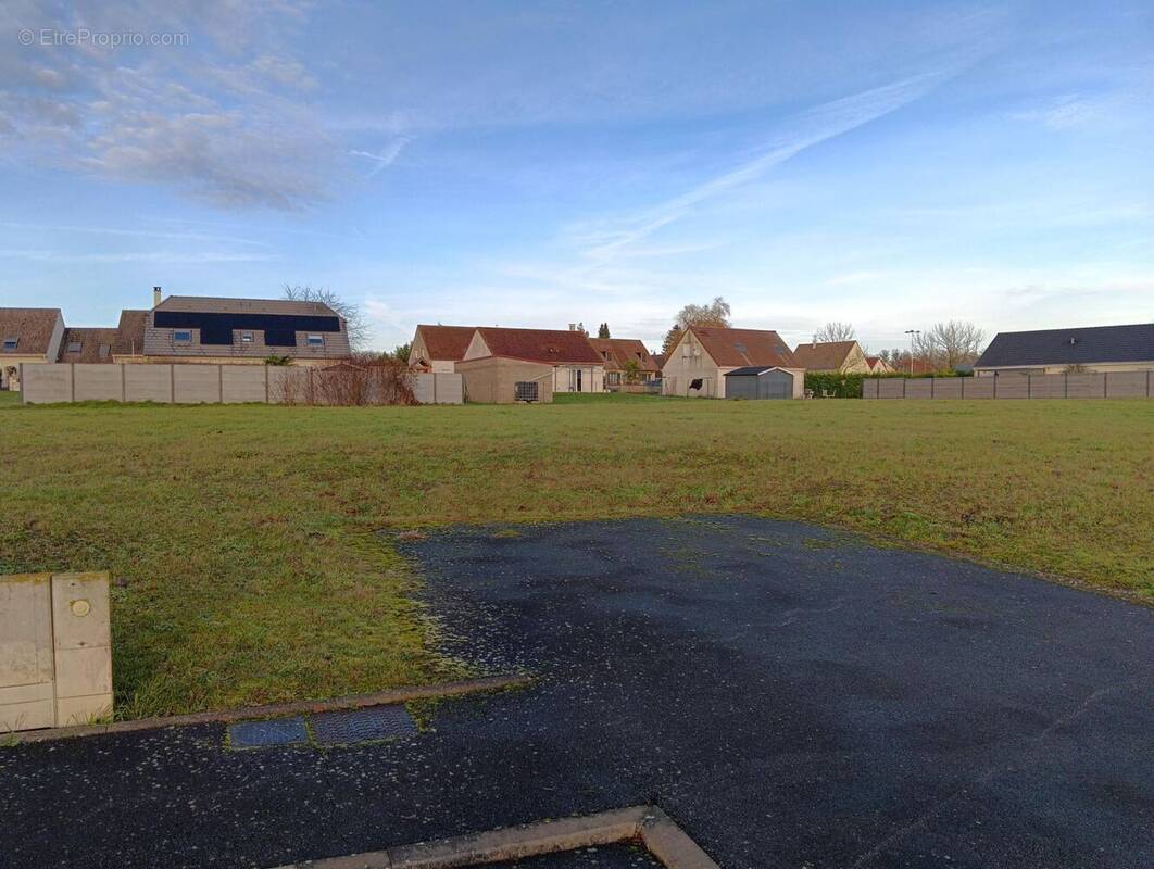 Terrain à COUVRON-ET-AUMENCOURT