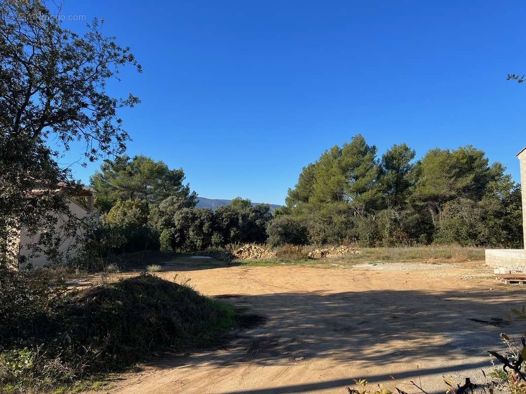 Terrain constructible à vendre à Ménerbes avec un permis obtenu - photo 6