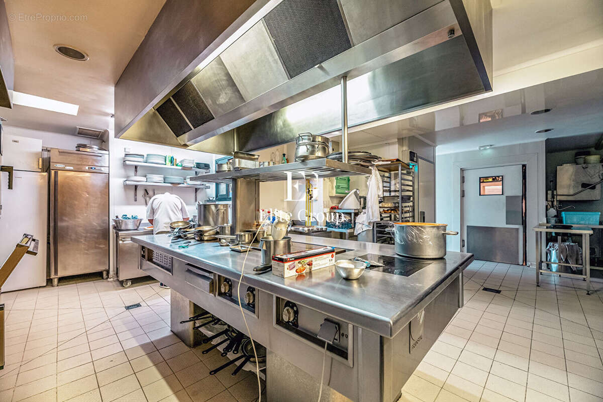 Commerce à SARLAT-LA-CANEDA