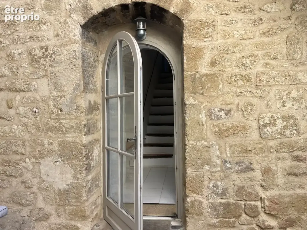 Maison à vendre sud Luberon village de Lauris 2 corps de bâtiments, 3 chambres, 120 m2 environ  terrasse caves atelier - photo 6