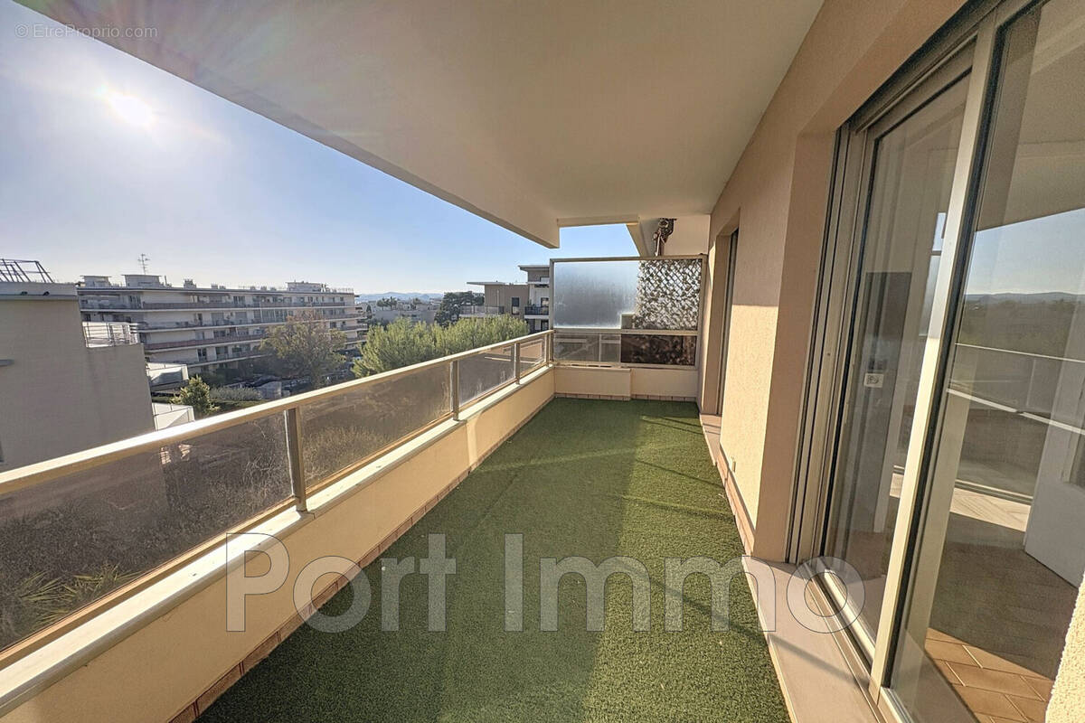 Appartement à SAINT-LAURENT-DU-VAR