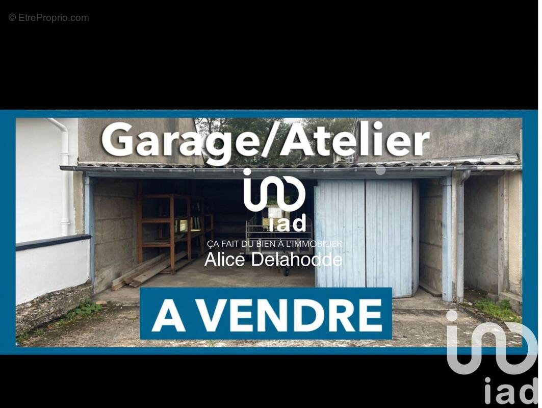 Photo 1 - Parking à CAMIERS