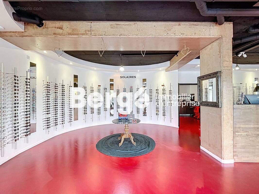 Commerce à LA TRINITE