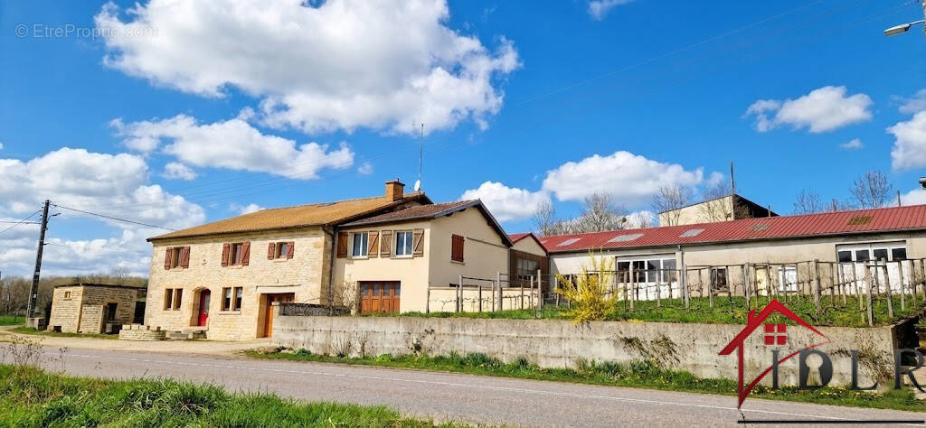 Maison à LANEUVELLE