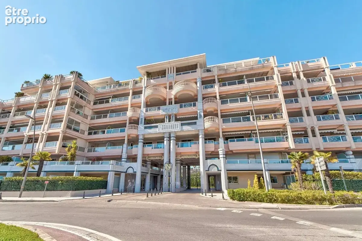 A vendre Golfe Juan grand studio de 33 m2  garage - photo 2