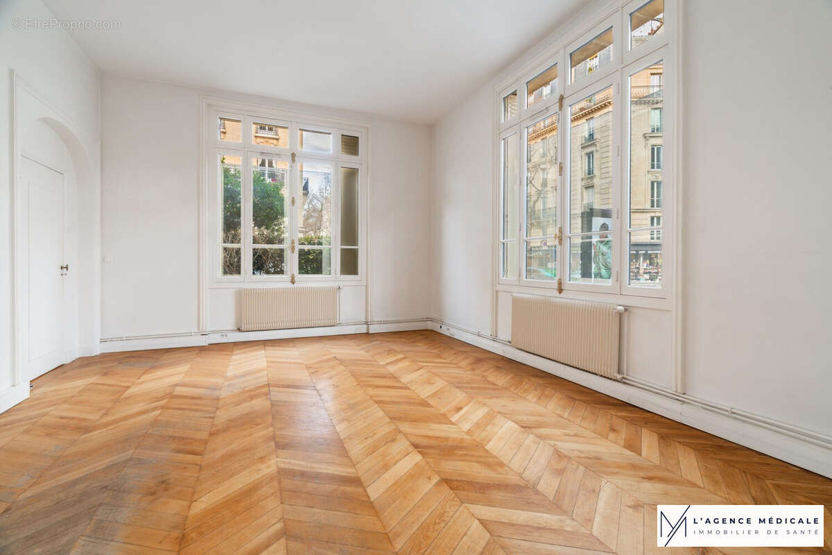 Appartement à PARIS-7E