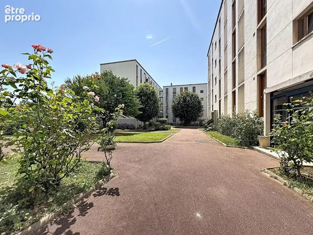 Grand appartement familial 70 m²  avec parking et cave proche métro - photo 2