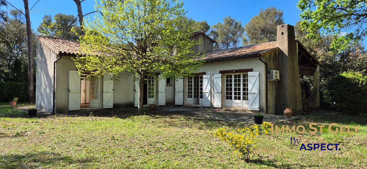 Maison à SAINT-CLEMENT-DE-RIVIERE