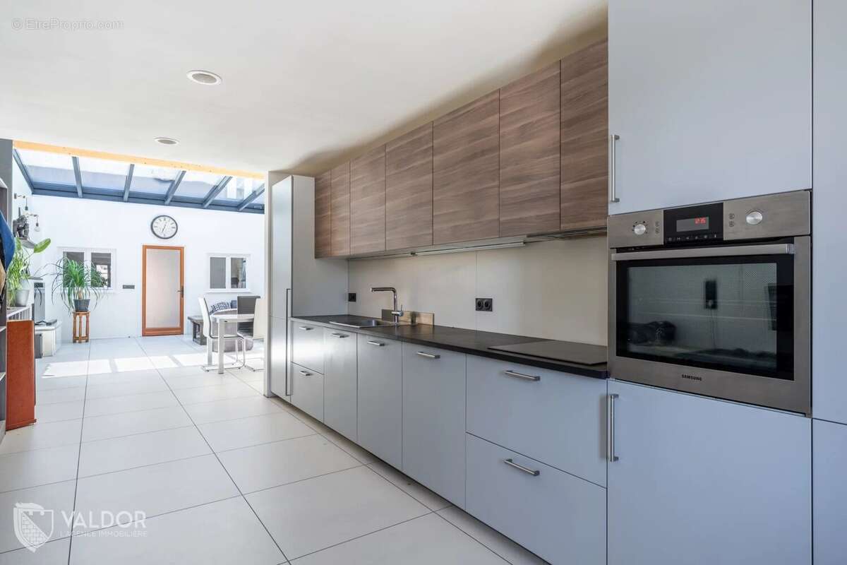 Maison de ville avec deux terrasses et garage - photo 2