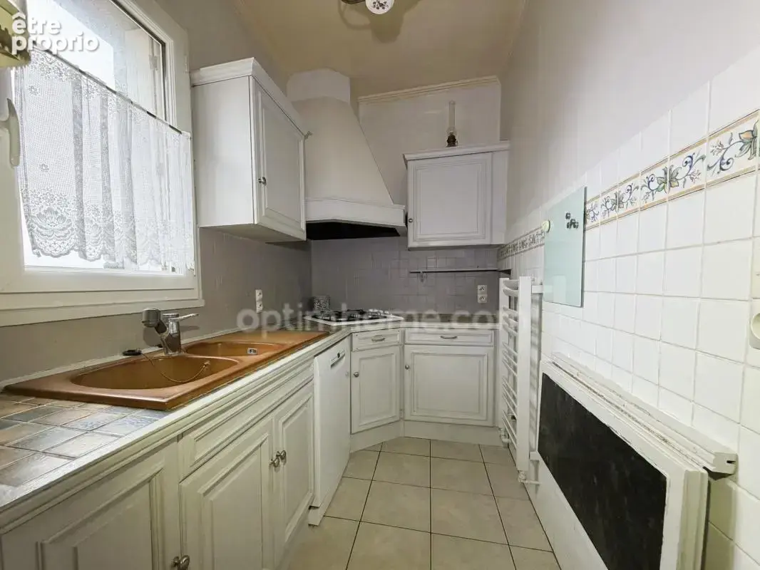 LISIEUX – Maison de caractère, 7 chambres, jardin et vue dégagée, proche centre ville - photo 10
