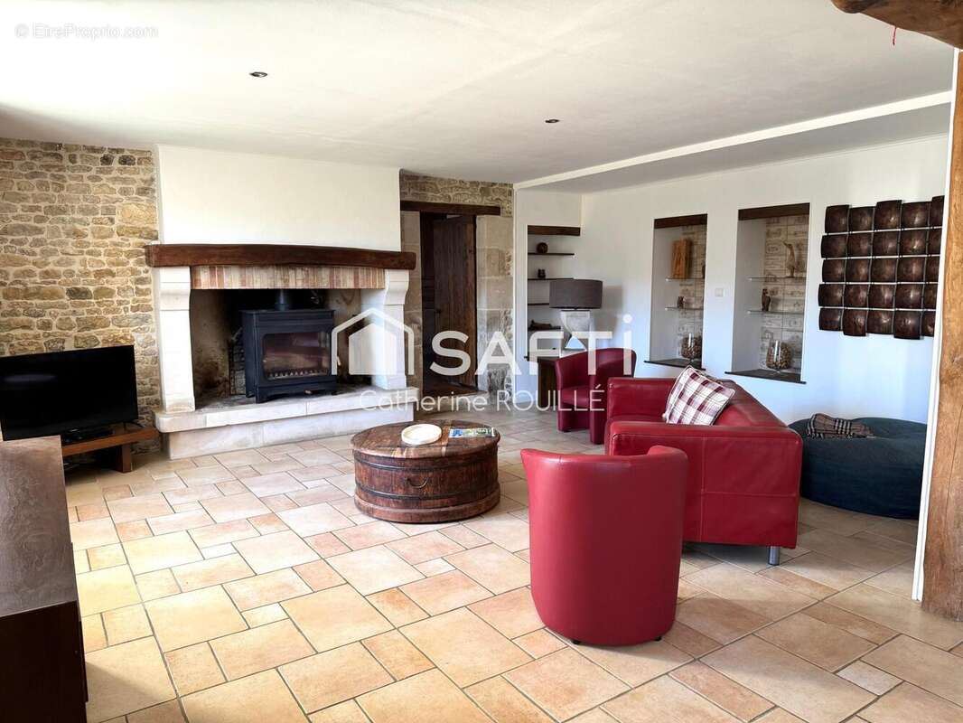 Maison 223 m² à Saint-Christophe-Sur-Roc  - photo 4
