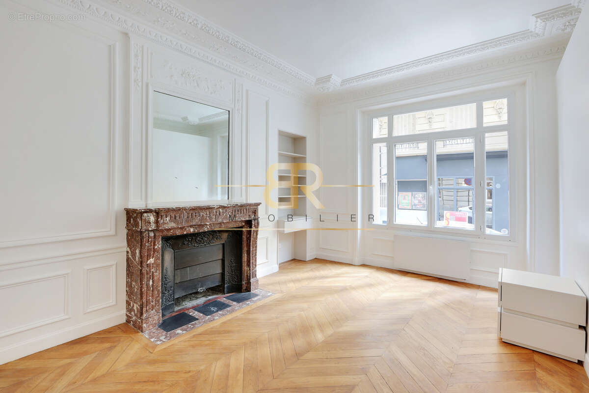 Appartement à PARIS-7E