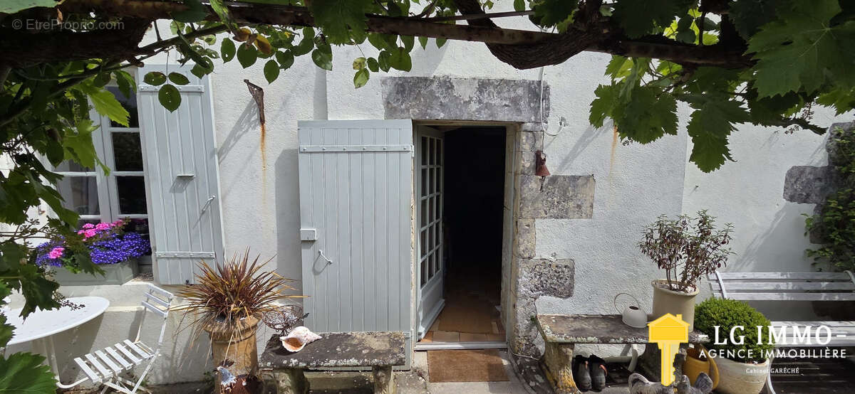 Maison à SAINT-THOMAS-DE-CONAC