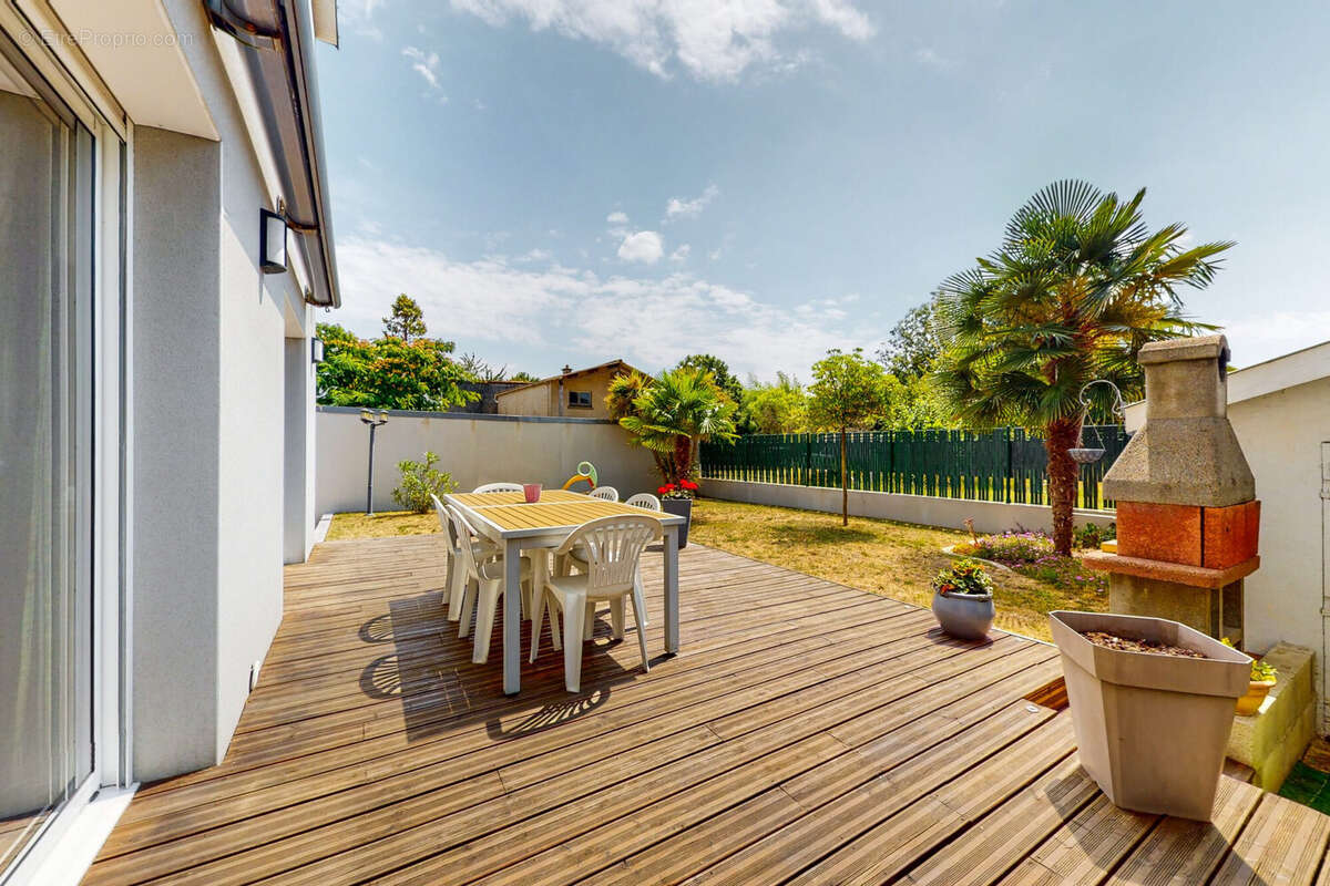 Maison à SAINTE-LUCE-SUR-LOIRE