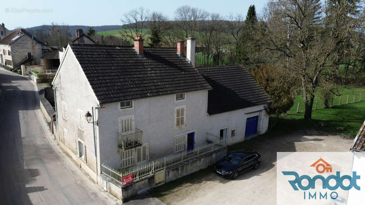 Maison à AVOT
