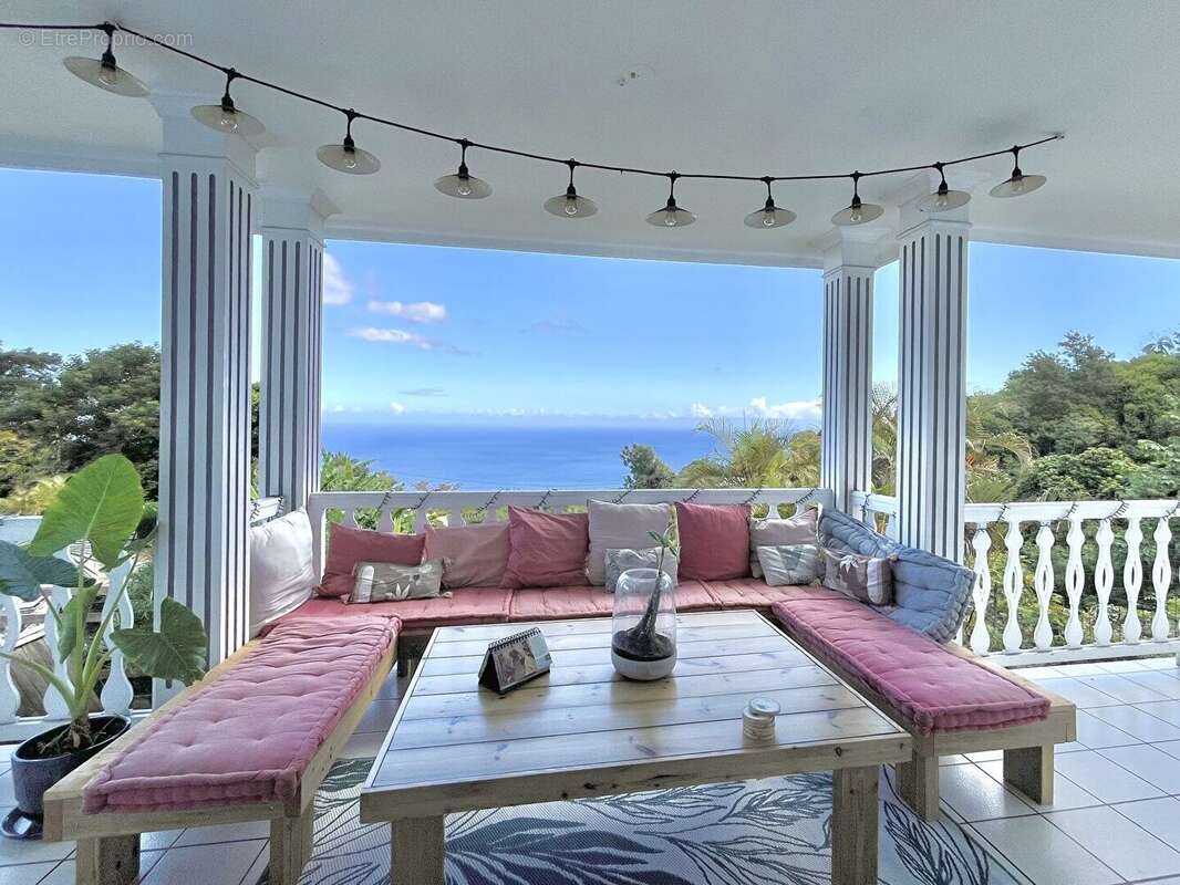 Magnifique case créole avec vue mer - Terrain 2 400 m² - Piton Saint-Leu - photo 2