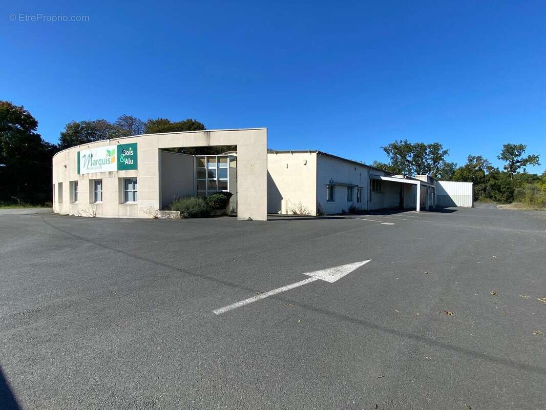 Photo 3 - Commerce à POUZAUGES