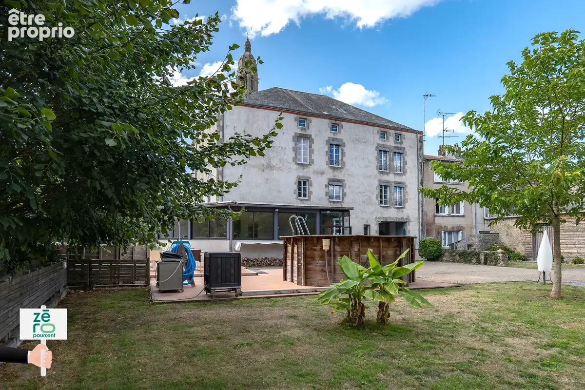 Photo Maison à Saint-Laurent-Sur-Sevre au prix de 684 900€