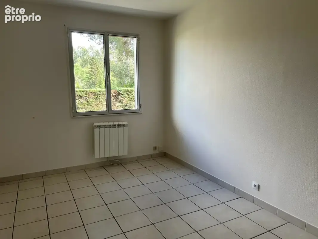 Maison plain-pied avec piscine et garage au centre-ville - photo 7