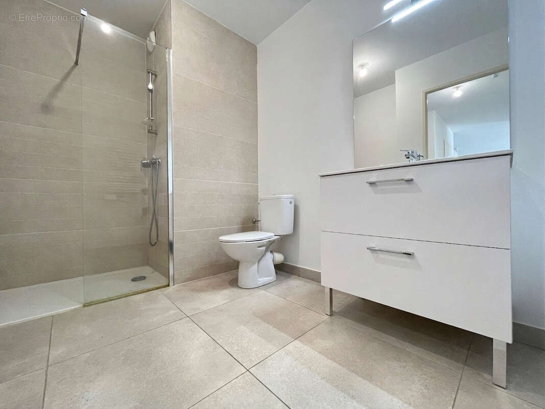 Appartement à SAINT-LAURENT-DU-VAR
