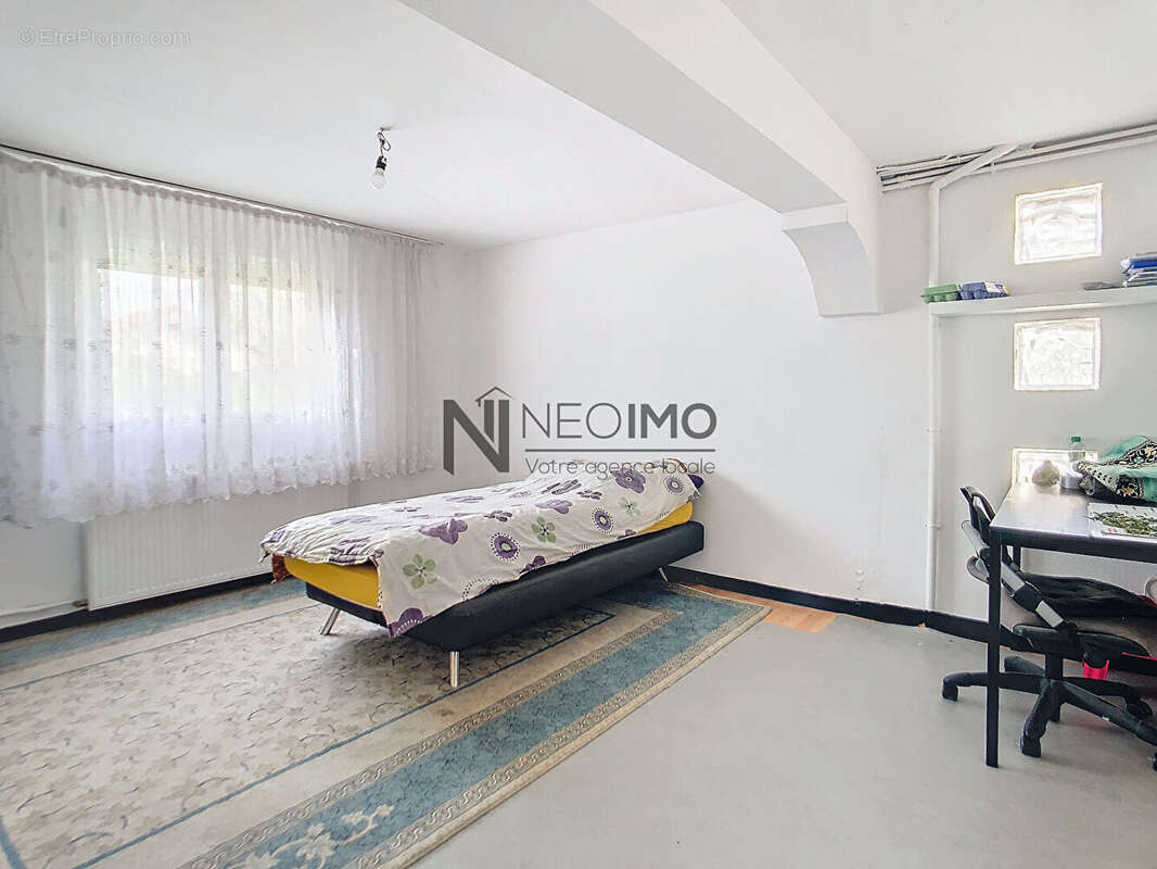 Maison à NEUFCHATEAU