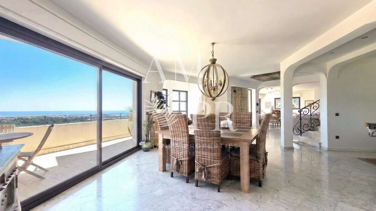 Maison à VALLAURIS