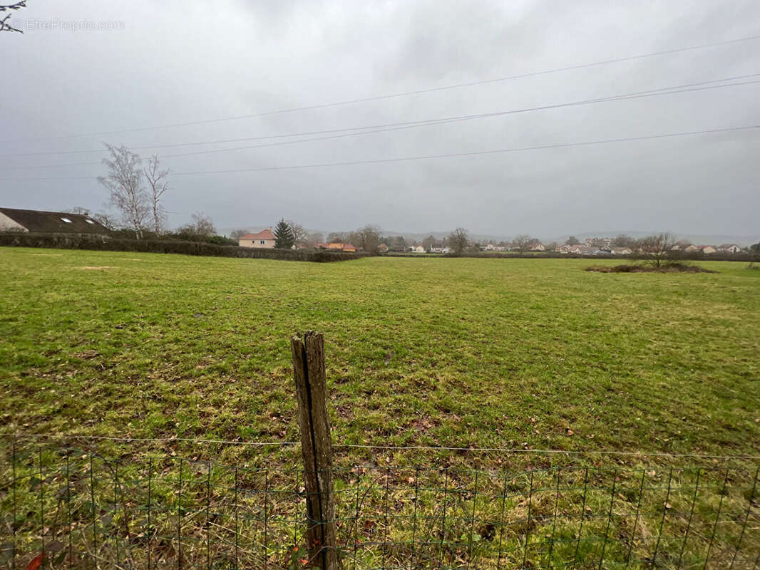 Terrain à TOULON-SUR-ARROUX